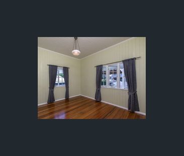 CUTE CHARACTER COTTAGE IN PADDINGTON - Photo 1