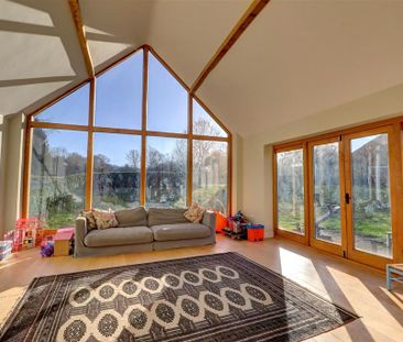 6 bedroom detached house to rent - Photo 2