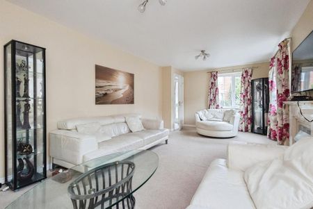 4 bedroom detached house to rent - Photo 2