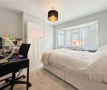 Central Avenue, Hounslow, TW3 2RJ - Photo 5
