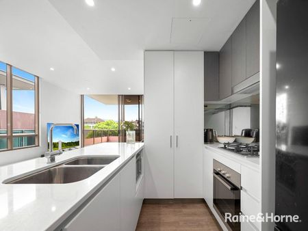 Resort-Style Living in a Modern Toowong Apartment - Photo 5