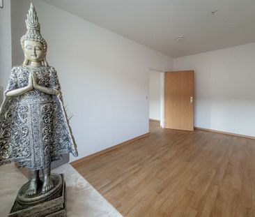 Viele Einkaufsmöglichkeiten und die Straßenbahn in der Nähe... - Foto 5