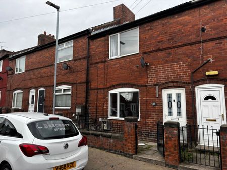 3 bed Terraced - To Let - Photo 4
