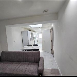 2 bedroom property to rent - Photo 2