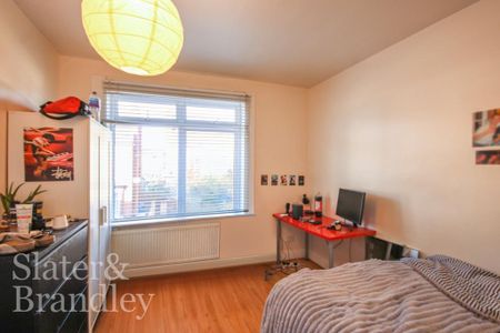 6 bedroom semi-detached house to rent - Photo 2