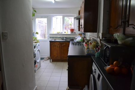2 bedroom flat to rent - Photo 5