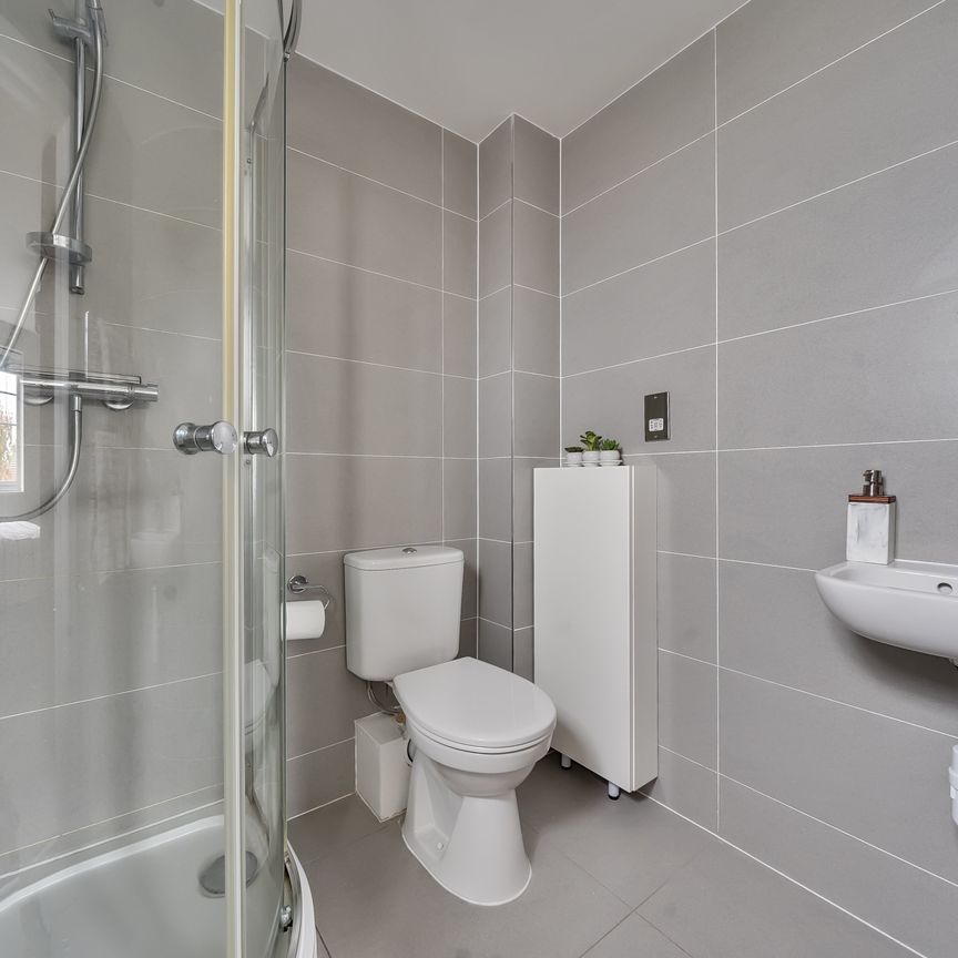 North Town Road, Maidenhead - Photo 1