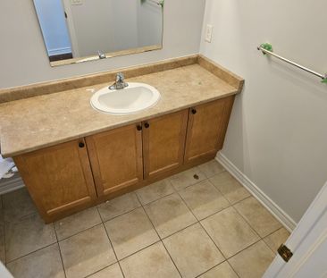 For Lease - 40 Thatcher Crescent, East Gwillimbury, Ontario - Photo 1