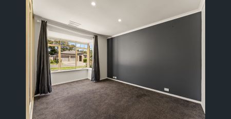 Modern Comfort & Convenient Living with a Christmas Twist! - Photo 3