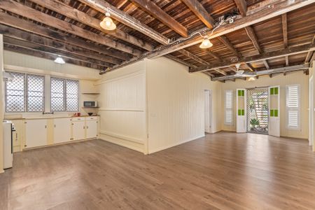 28 Cavendish Street, Pimlico QLD 4812 - House For Rent - $800 | Domain - Photo 4