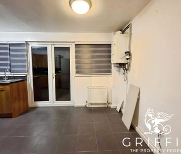 Bryon Gardens, Tilbury, rm18 - Photo 4