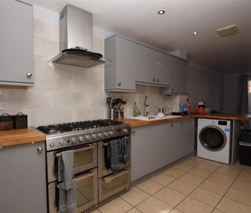 4 bedroom terraced house to rent - Photo 6