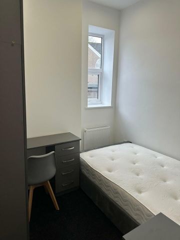 3 bedroom apartment to rent - Photo 4