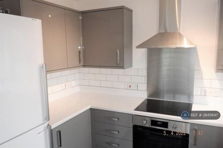 2 bedroom flat to rent - Photo 3