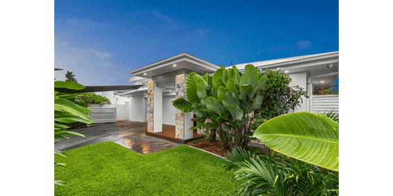 BEAUTIFUL 4 BEDROOM HOME ON CYLINDERS DRIVE - Photo 3