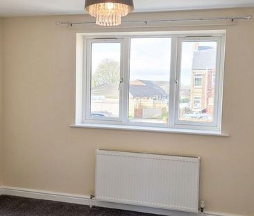 4 bedroom semi-detached house to rent - Photo 5