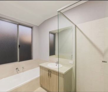 10 Mandalup Road, Haynes - Photo 6