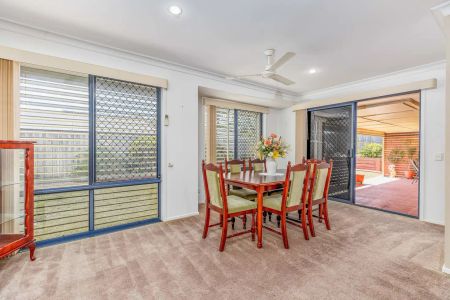 “Lovely 4 Bedroom home with Side Access” - Photo 3