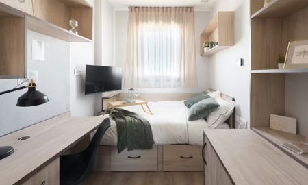 Ramón Carande, Sevilla, Andalusia 41013 - Photo 4