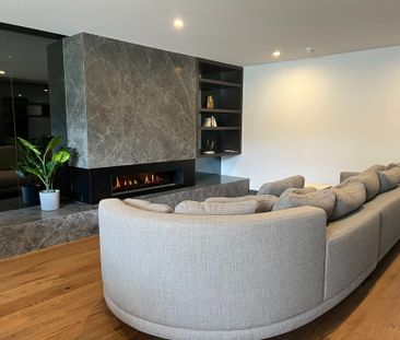 Luxury Living - 2 Bedroom Apartment with second bathroom and study. - Photo 3