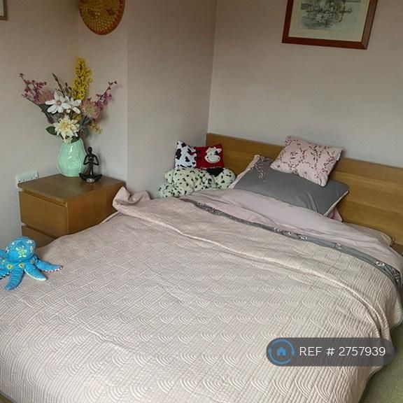 1 bedroom in a house share to rent - Photo 1