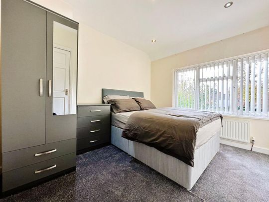 1 bedroom in a flat share to rent - Photo 1