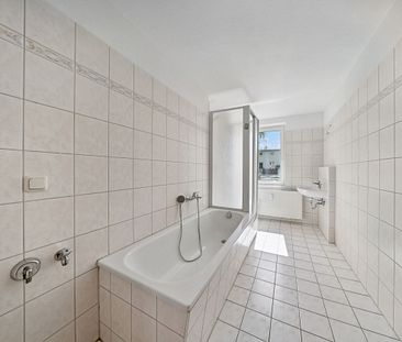 Idyllische 2-Zimmer-Wohnung mit neuer Einbauküche und Balkon - Photo 6