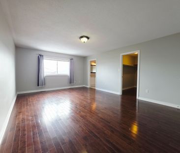 For Lease - 126 Collis Drive, Aurora, Ontario - Photo 3