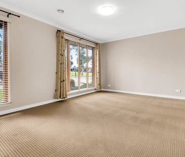 Spacious Family Living in a Prime Craigieburn Location - Photo 3