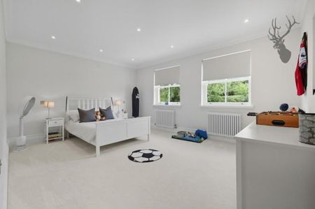 6 bedroom detached house to rent - Photo 5