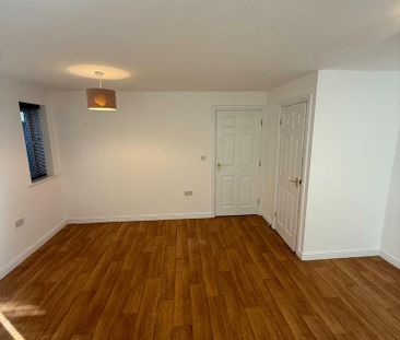 3 bedroom end of terrace house to rent - Photo 2