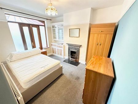 1 bedroom in a house share to rent - Photo 3
