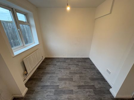 BramptonClose, ILKESTON - Photo 4