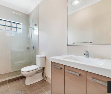 Modern Three Bedroom Grannyflat ! - Photo 2