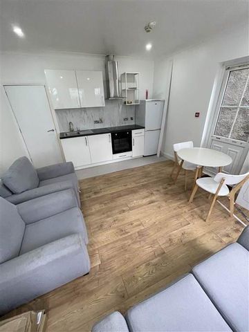 Flat 2, 49 Ballygomartin Road, Belfast, BT13 3LA - Photo 5