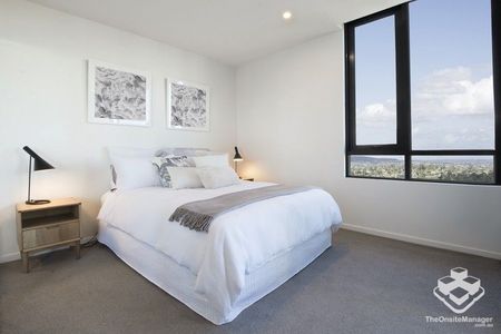 10th-Floor Excellence â One of Toowongâs Finest 2-Bed, 2-Bath Apartments! - Photo 3