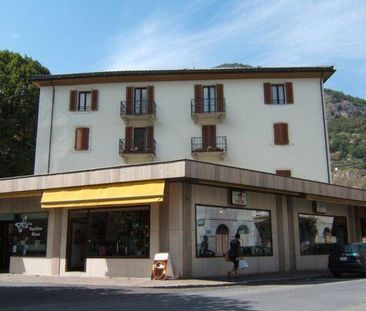 4 rooms in the heart of Martigny in a charming building - Photo 5