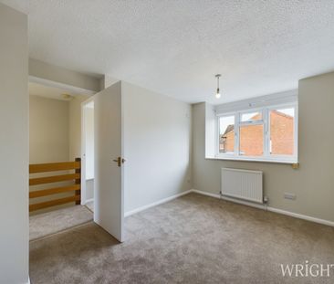 3 bedroom Mid Terraced House - Harwood Close, Welwyn Garden City - Photo 5