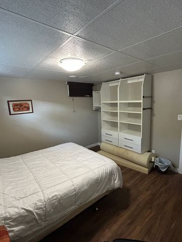 Furnished 2 Bedroom Lower in City Park - steps from the River - Photo 2