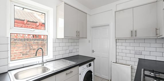 2 bedroom terraced house to rent - Photo 2