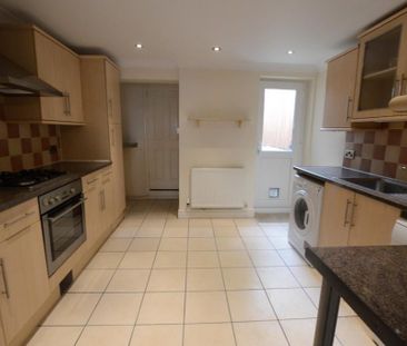 2 bedroom terraced house to rent - Photo 6