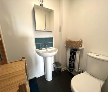 3 bedroom end of terrace house to rent - Photo 3
