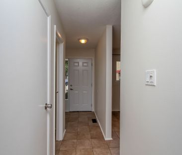 For Lease - 1800 Stonehenge Crescent, Cyrville - Carson Grove - Pin... - Photo 1