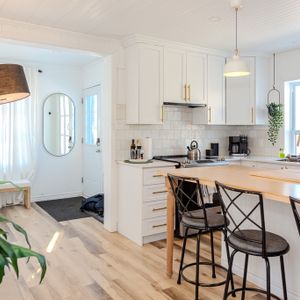 STUDIO MEUBLÉ-TOUT INCLUS-MENSUEL - Photo 2