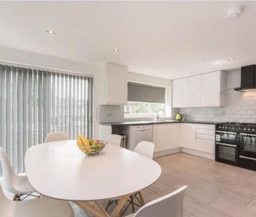 6 bed Detached House for Rent - Photo 4