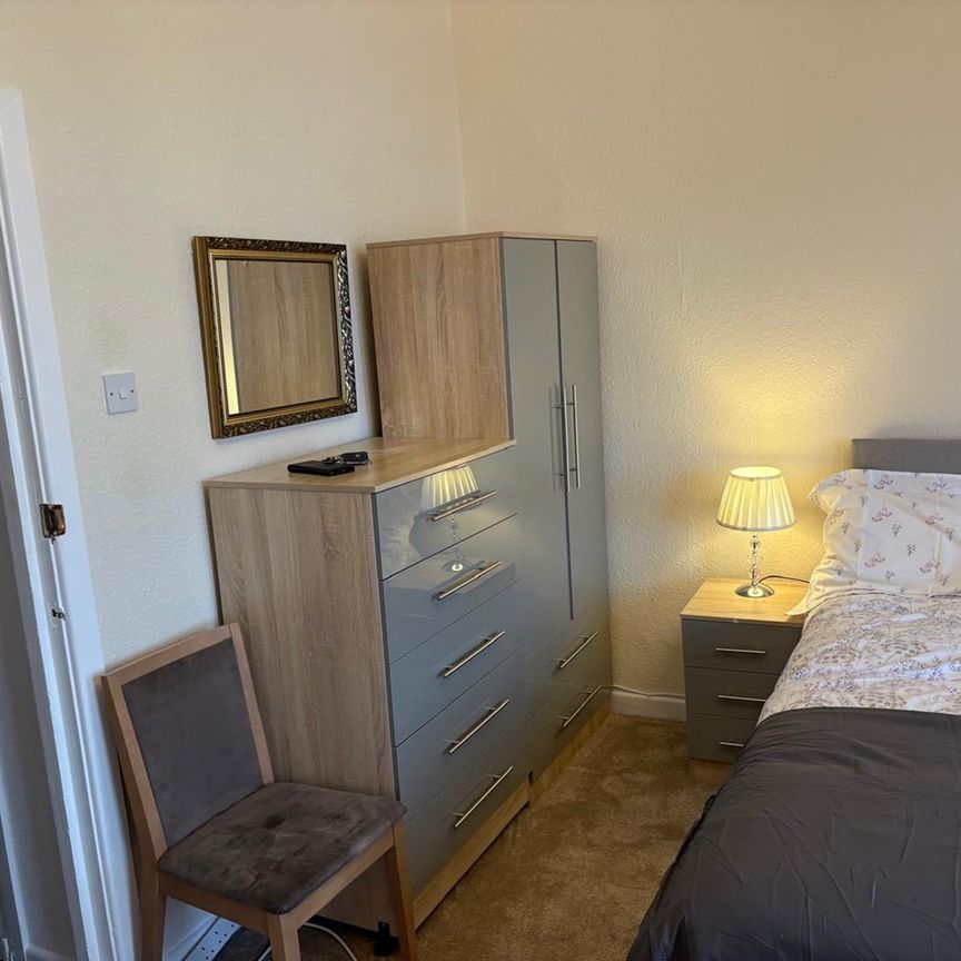 Room in a Shared Flat, Richmond Grove, M13 - Photo 1