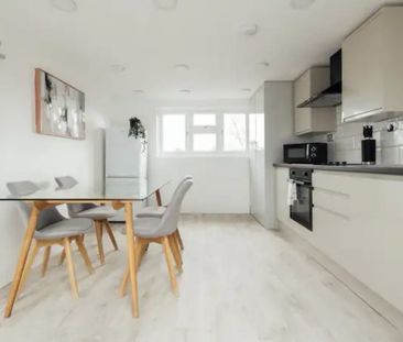 1 Bed Flat, Seymour Gardens, IG1 - Photo 2
