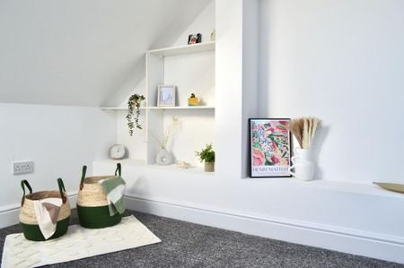 1 bedroom in a house share to rent - Photo 2