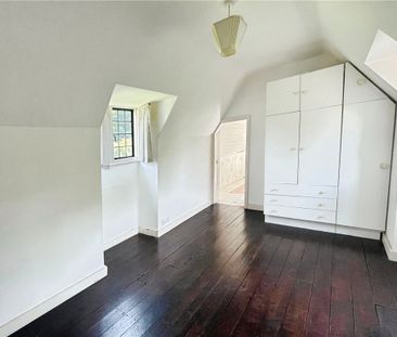 Old Avenue, West Byfleet, Surrey, KT14 6AE - Photo 2