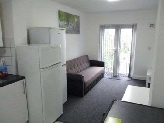 4 bedroom semi-detached house to rent - Photo 1